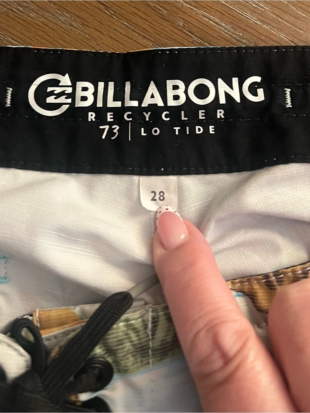 Billabong Recycler 73 Lo Tide Hawaii Tiki Print Board Shorts Size 28 - Picture 6 of 9